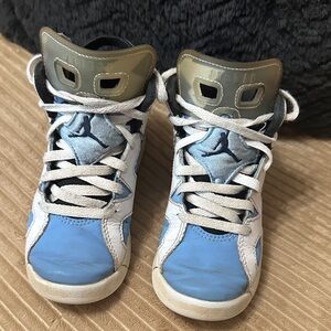 Preloved Jordan Kids Blue and White Sneakers 11C